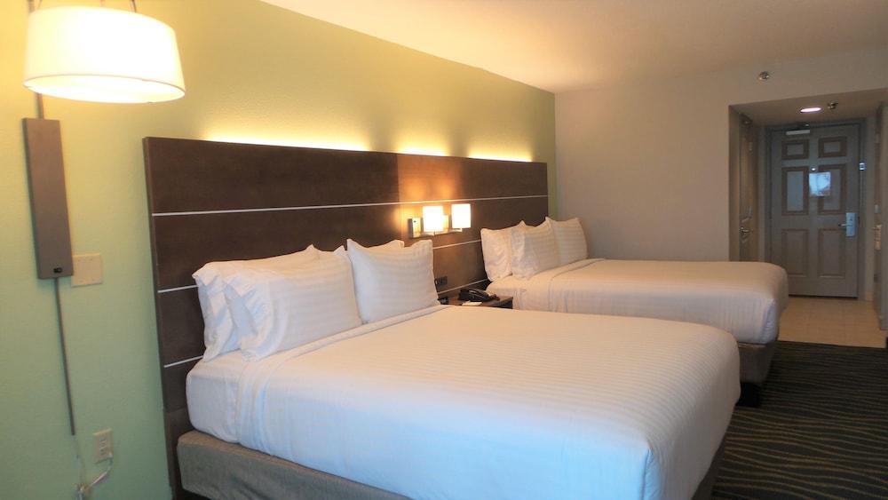Holiday Inn Express & Suites Oceanfront Daytona Beach Shores By Ihg Buitenkant foto