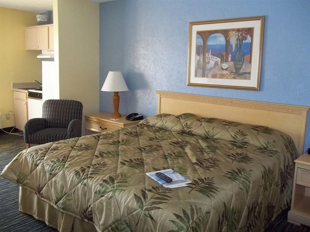 Holiday Inn Express & Suites Oceanfront Daytona Beach Shores By Ihg Buitenkant foto