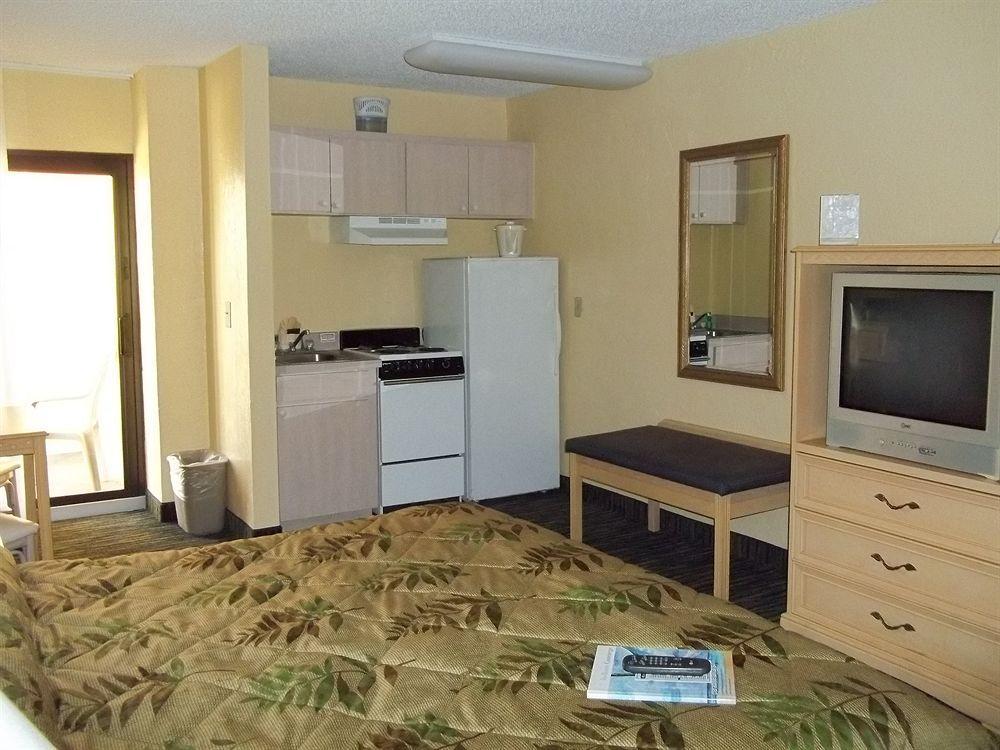 Holiday Inn Express & Suites Oceanfront Daytona Beach Shores By Ihg Buitenkant foto