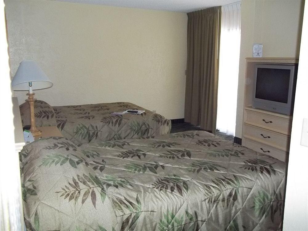 Holiday Inn Express & Suites Oceanfront Daytona Beach Shores By Ihg Buitenkant foto