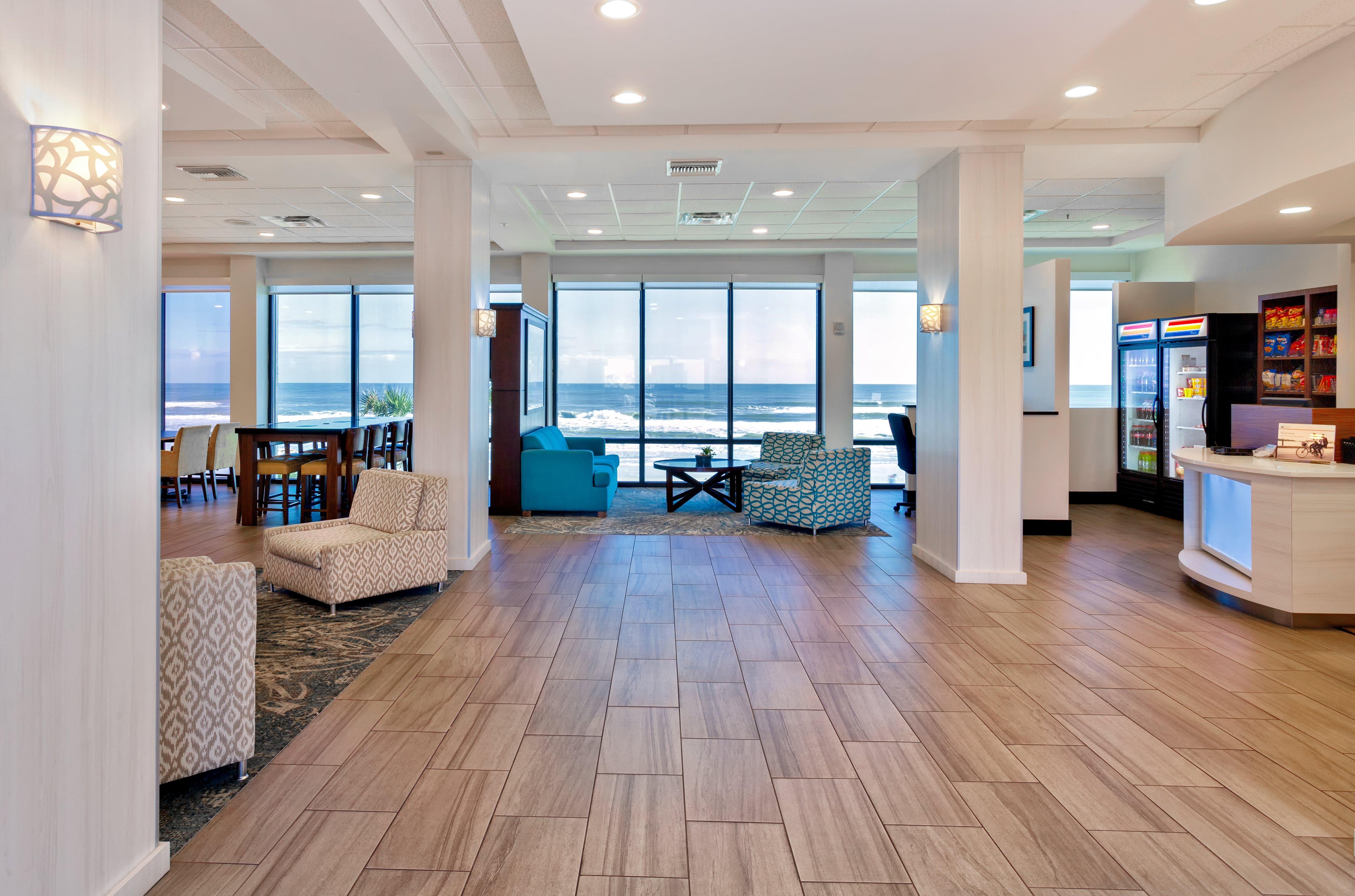 Holiday Inn Express & Suites Oceanfront Daytona Beach Shores By Ihg Buitenkant foto