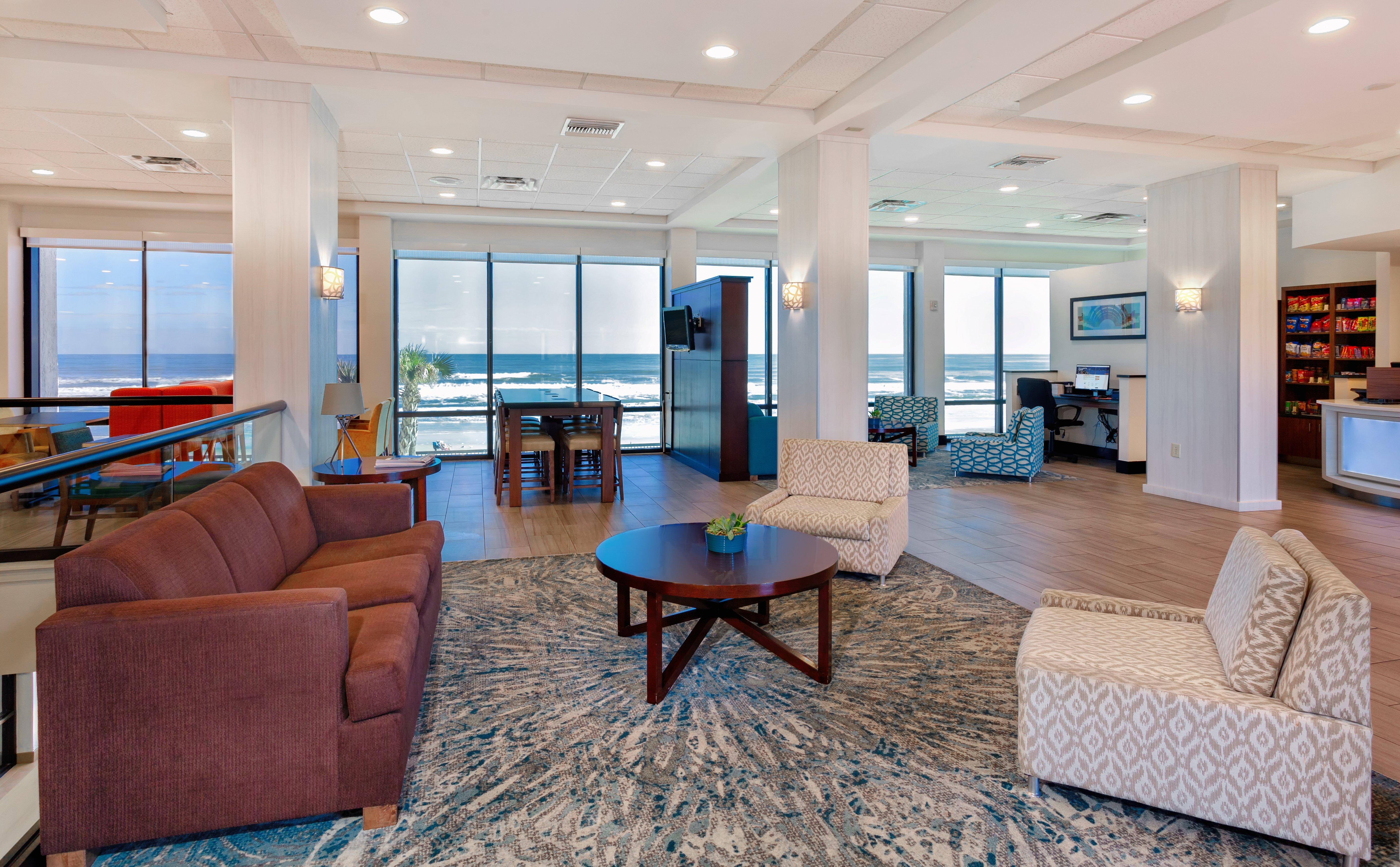 Holiday Inn Express & Suites Oceanfront Daytona Beach Shores By Ihg Buitenkant foto