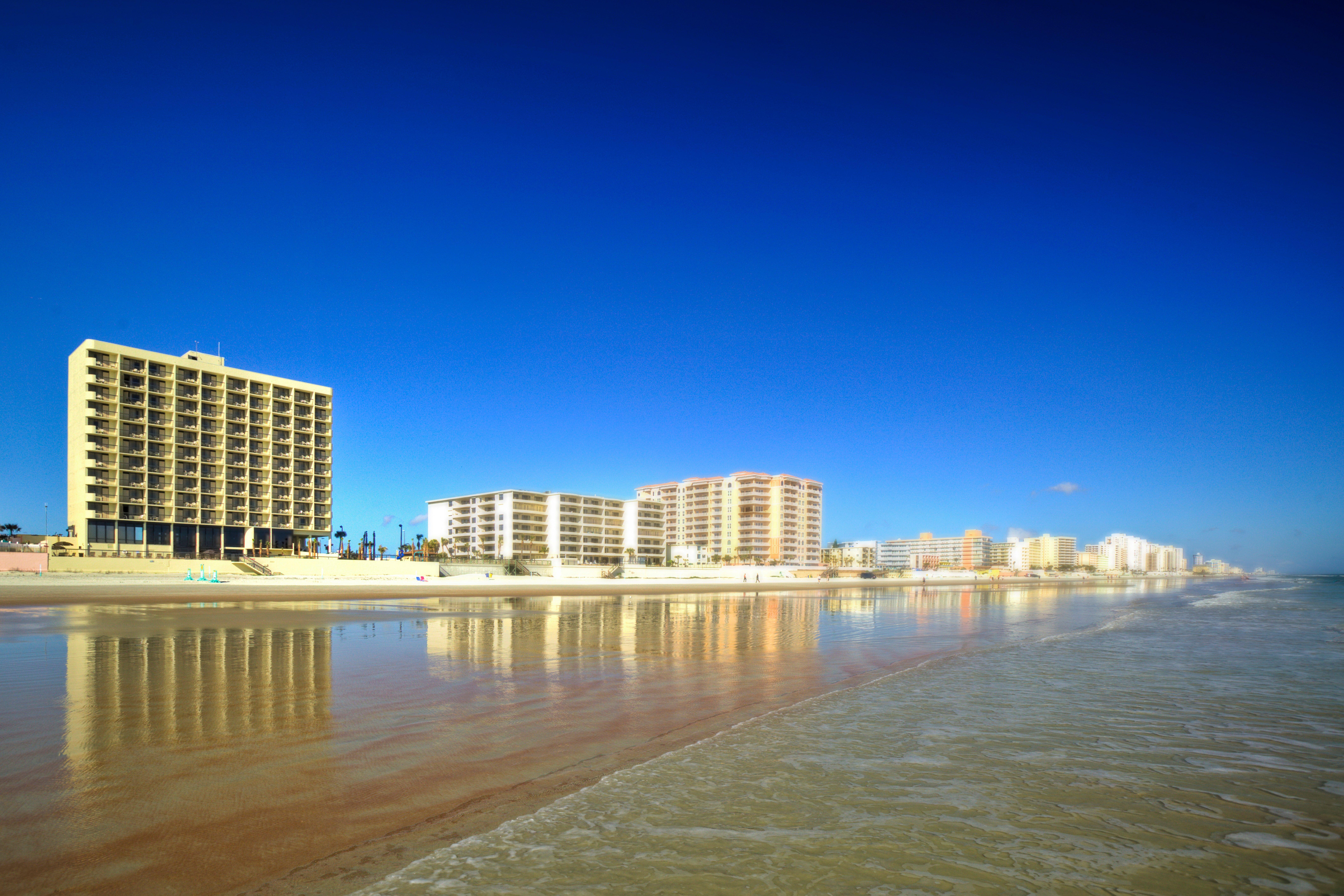 Holiday Inn Express & Suites Oceanfront Daytona Beach Shores By Ihg Buitenkant foto