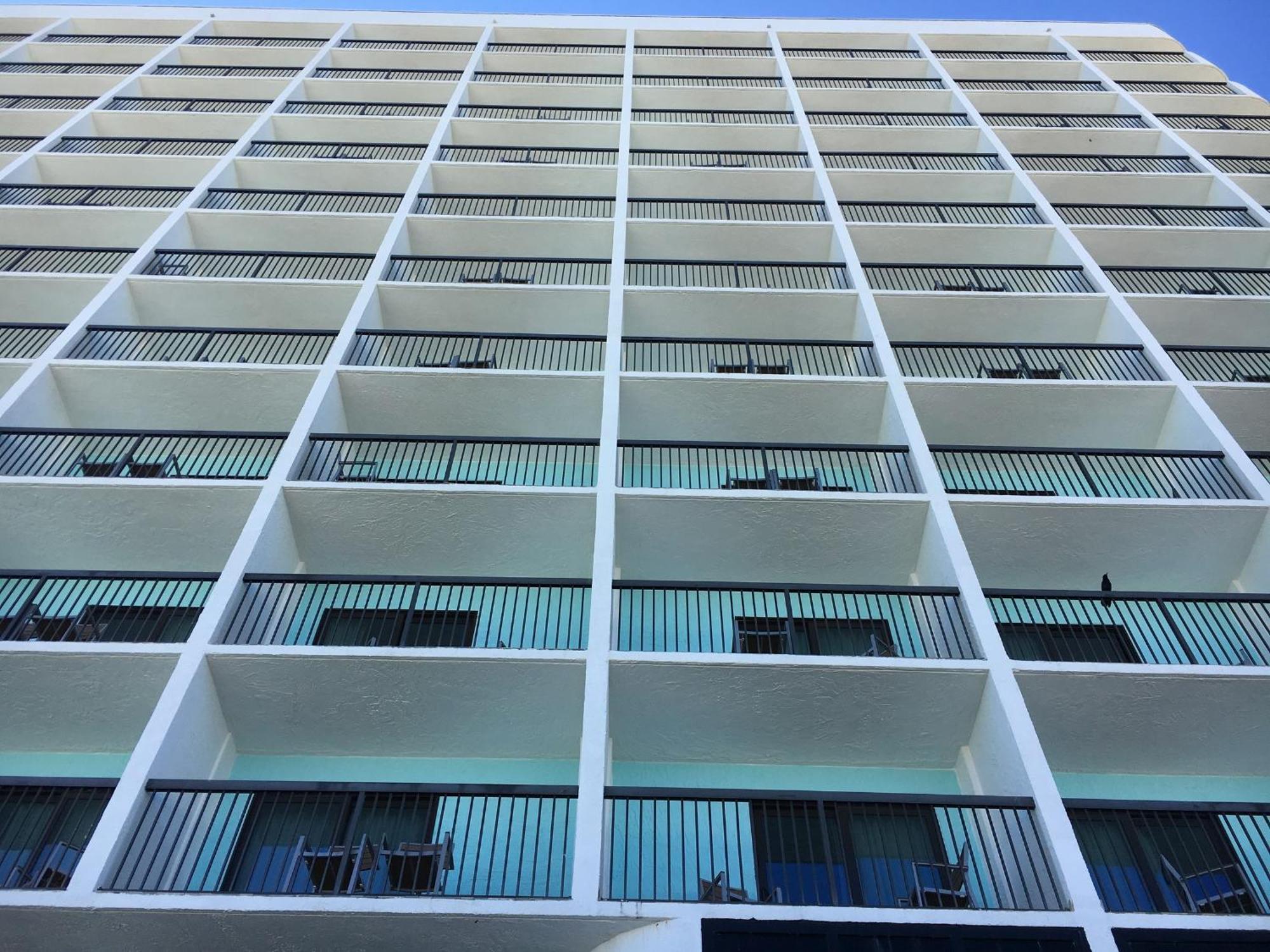 Holiday Inn Express & Suites Oceanfront Daytona Beach Shores By Ihg Buitenkant foto