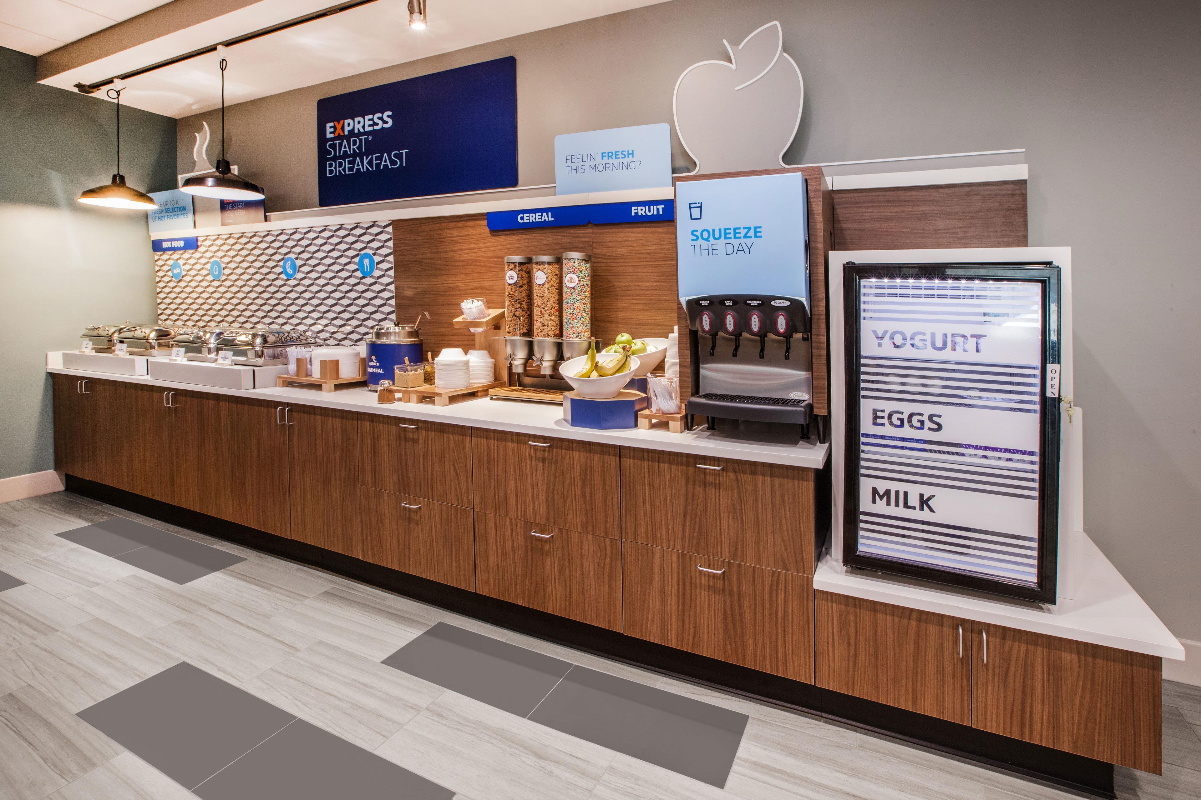 Holiday Inn Express & Suites Oceanfront Daytona Beach Shores By Ihg Buitenkant foto