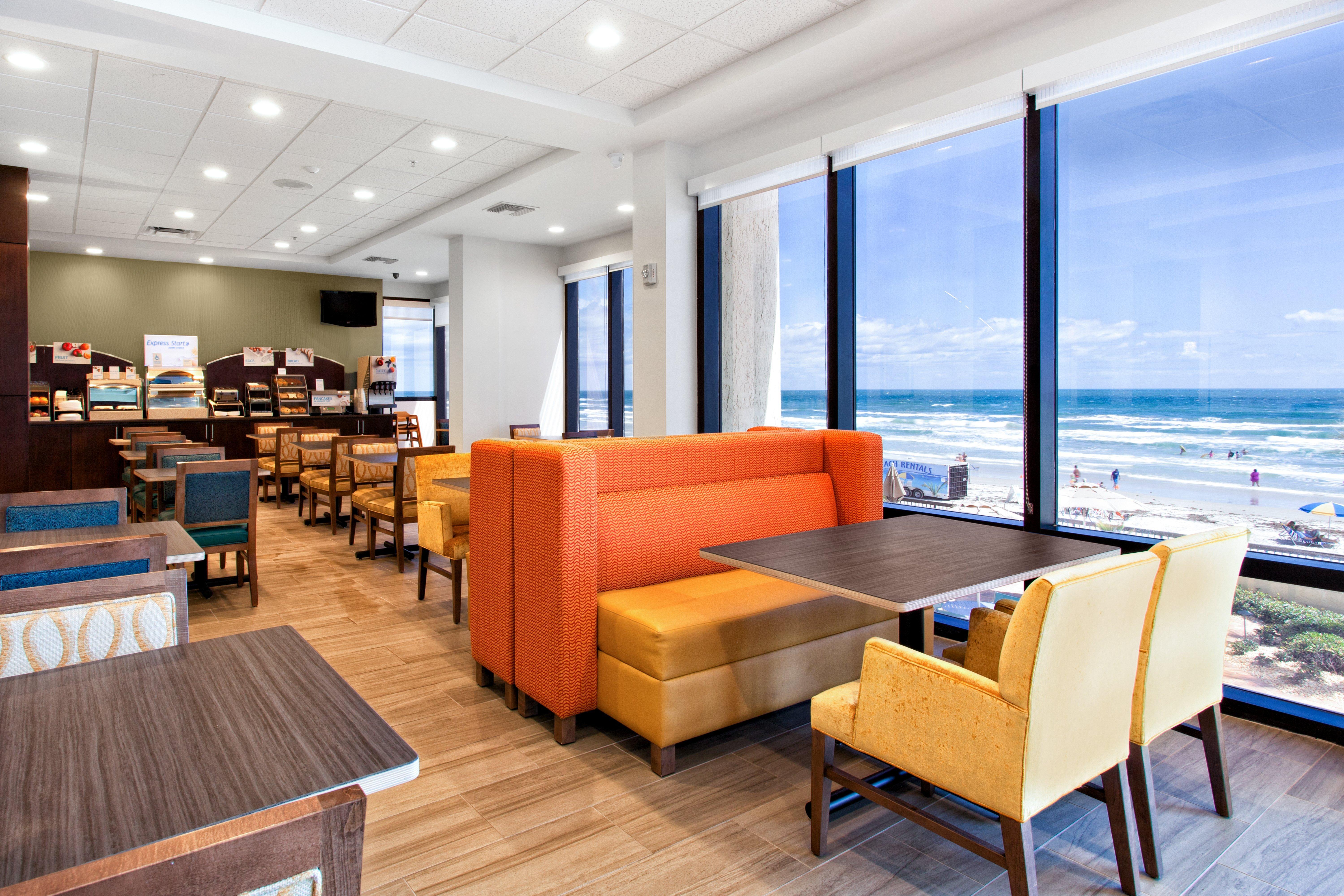 Holiday Inn Express & Suites Oceanfront Daytona Beach Shores By Ihg Buitenkant foto