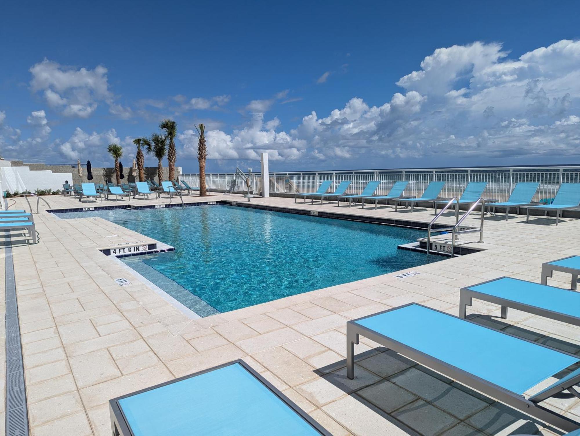 Holiday Inn Express & Suites Oceanfront Daytona Beach Shores By Ihg Buitenkant foto