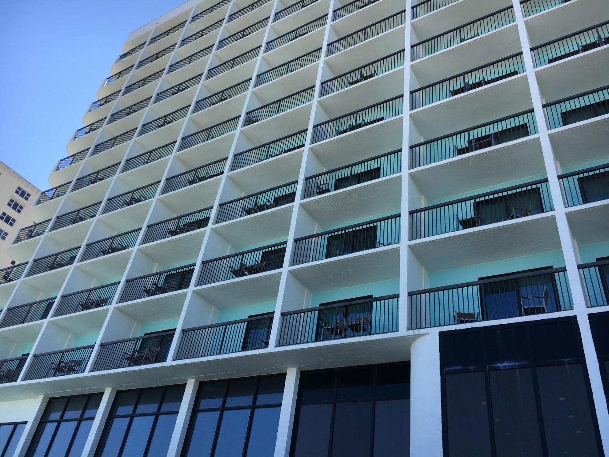 Holiday Inn Express & Suites Oceanfront Daytona Beach Shores By Ihg Buitenkant foto
