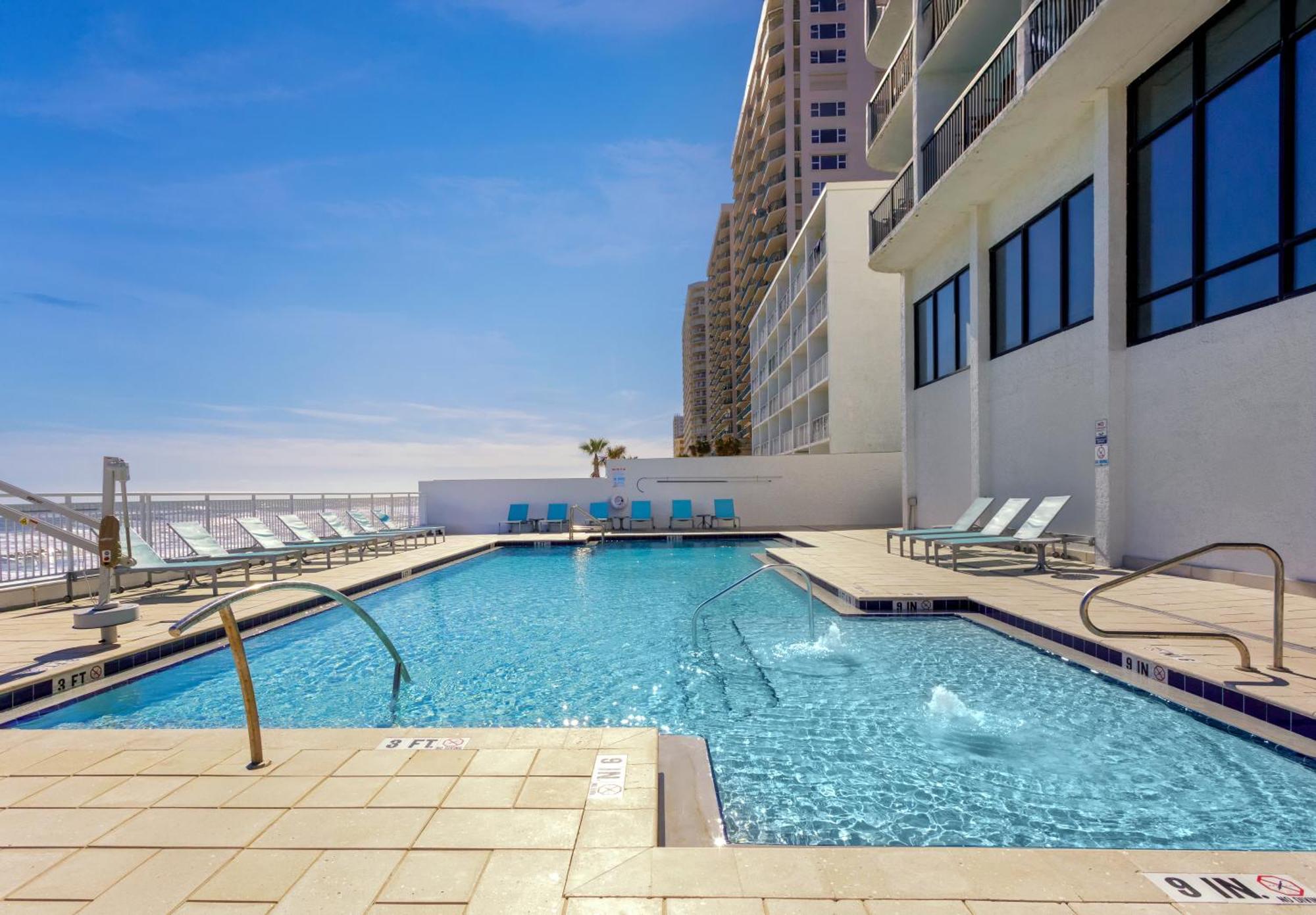 Holiday Inn Express & Suites Oceanfront Daytona Beach Shores By Ihg Buitenkant foto