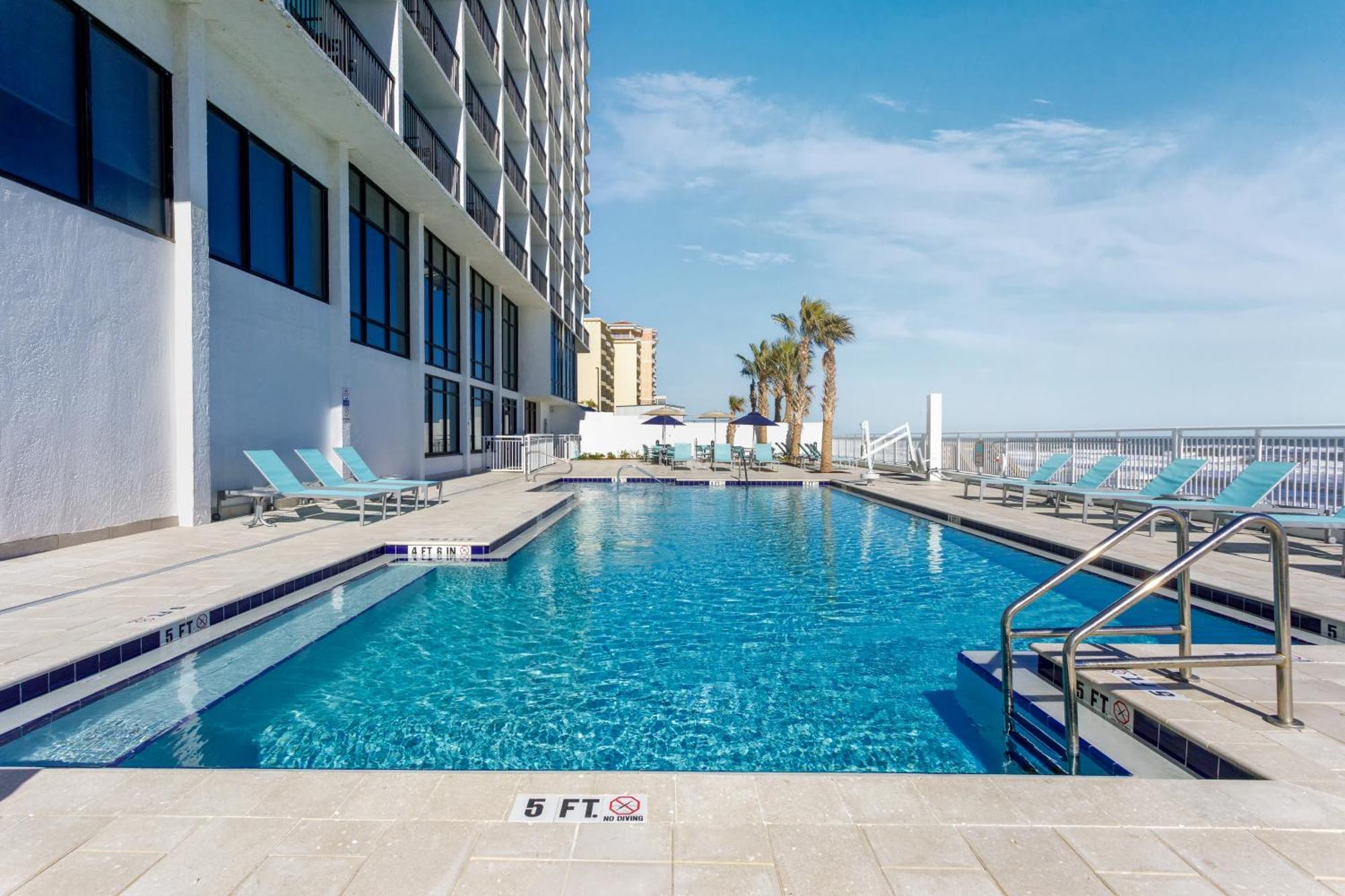 Holiday Inn Express & Suites Oceanfront Daytona Beach Shores By Ihg Buitenkant foto