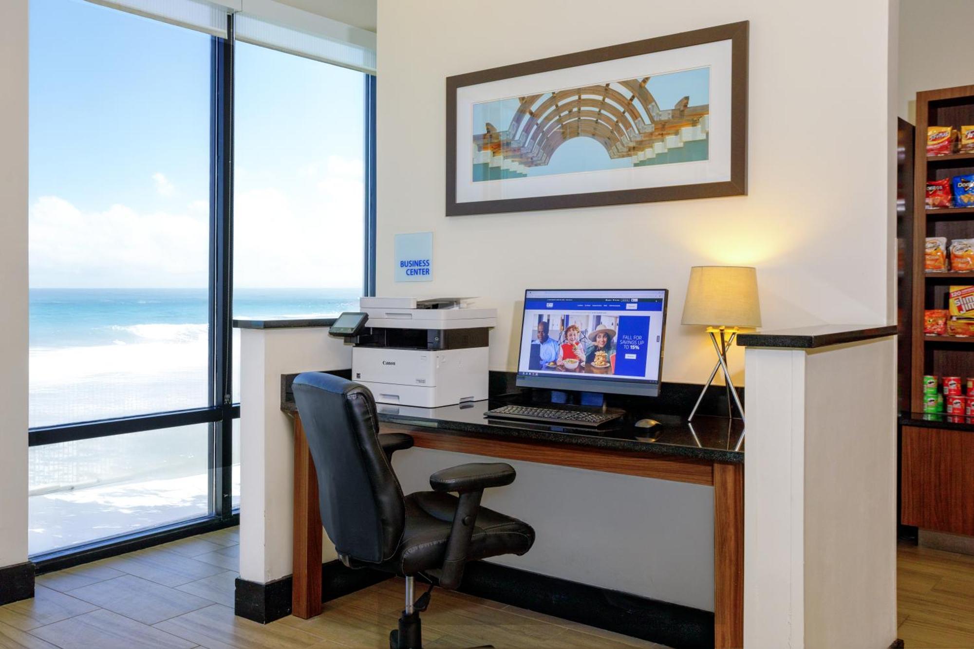 Holiday Inn Express & Suites Oceanfront Daytona Beach Shores By Ihg Buitenkant foto