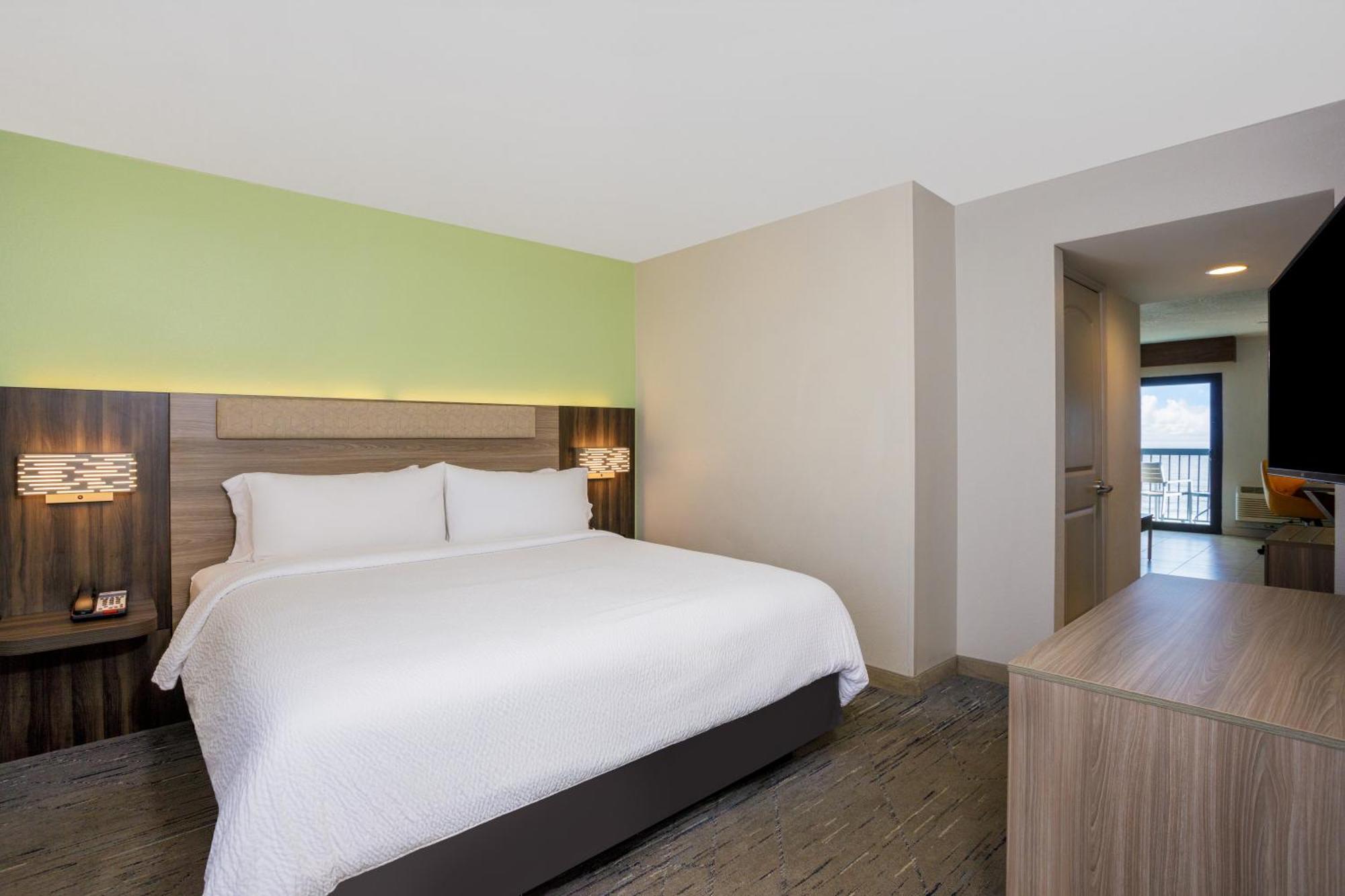 Holiday Inn Express & Suites Oceanfront Daytona Beach Shores By Ihg Buitenkant foto