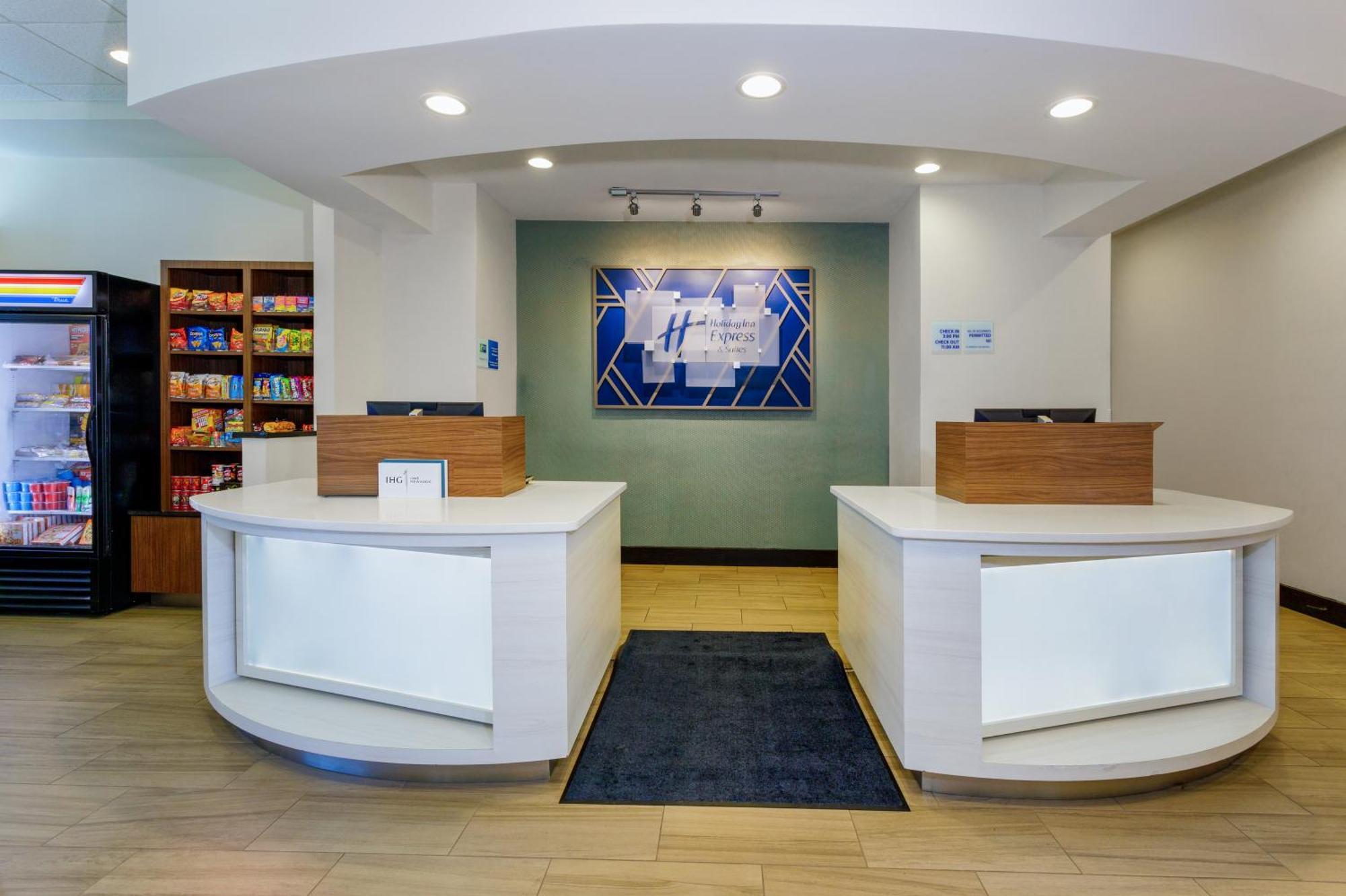 Holiday Inn Express & Suites Oceanfront Daytona Beach Shores By Ihg Buitenkant foto