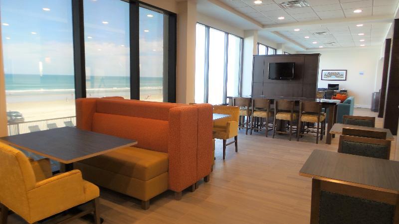 Holiday Inn Express & Suites Oceanfront Daytona Beach Shores By Ihg Buitenkant foto