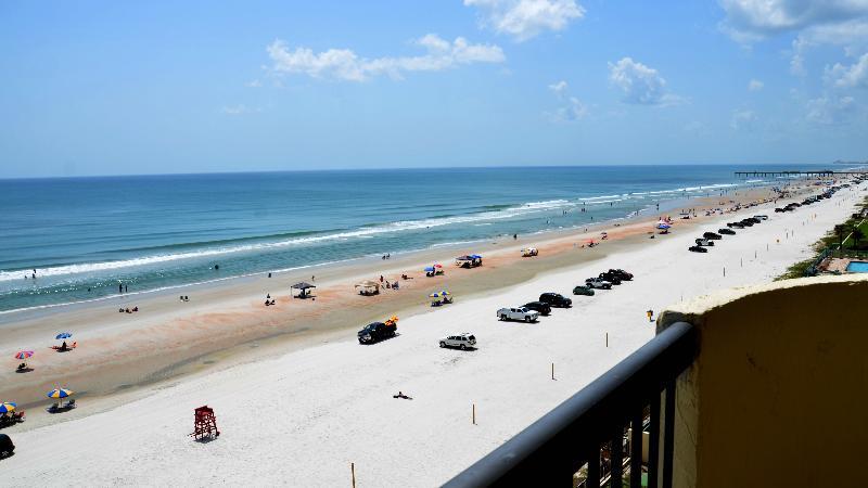 Holiday Inn Express & Suites Oceanfront Daytona Beach Shores By Ihg Buitenkant foto